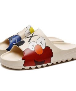 YEEZY SLIDE X KAWS TERBARU LUCU